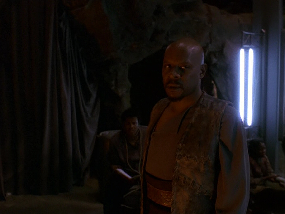 extant_StarTrek_DS9_5x13-ForTheUniform_00041.jpg