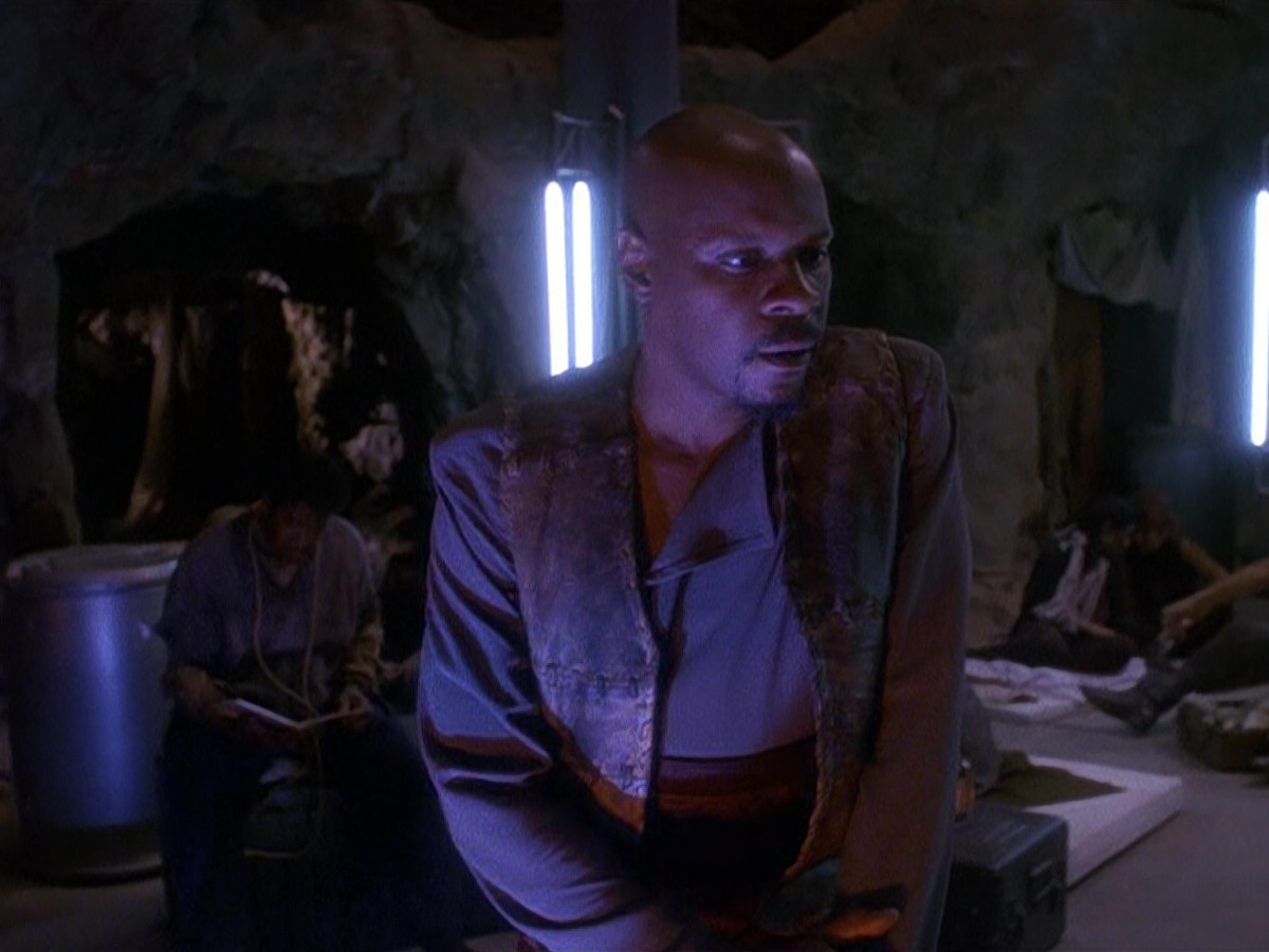 extant_StarTrek_DS9_5x13-ForTheUniform_00045.jpg