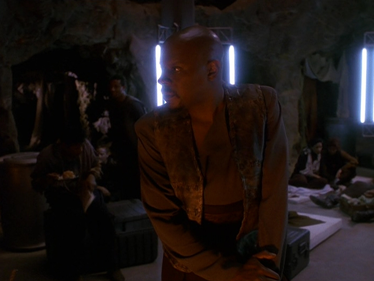 extant_StarTrek_DS9_5x13-ForTheUniform_00072.jpg