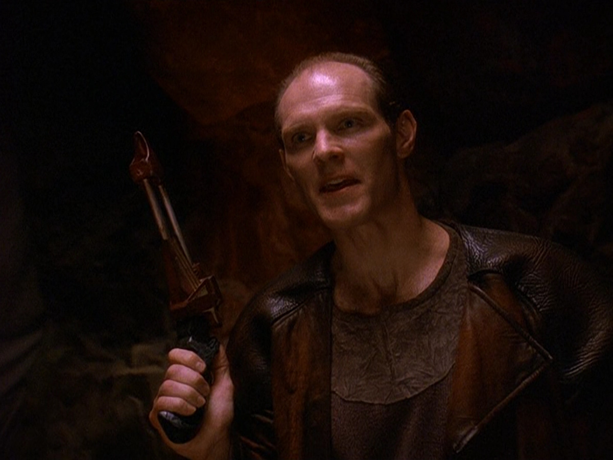 extant_StarTrek_DS9_5x13-ForTheUniform_00301.jpg