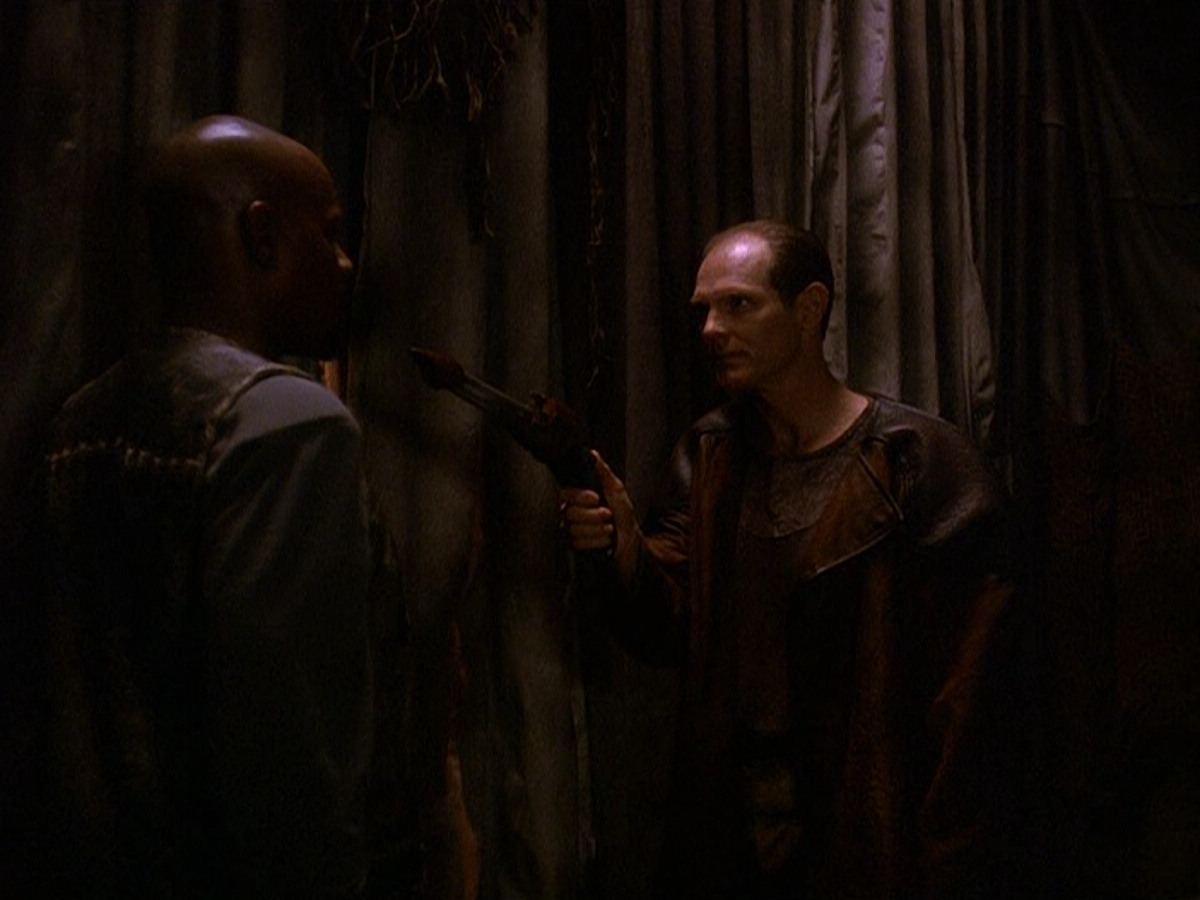 extant_StarTrek_DS9_5x13-ForTheUniform_00324.jpg