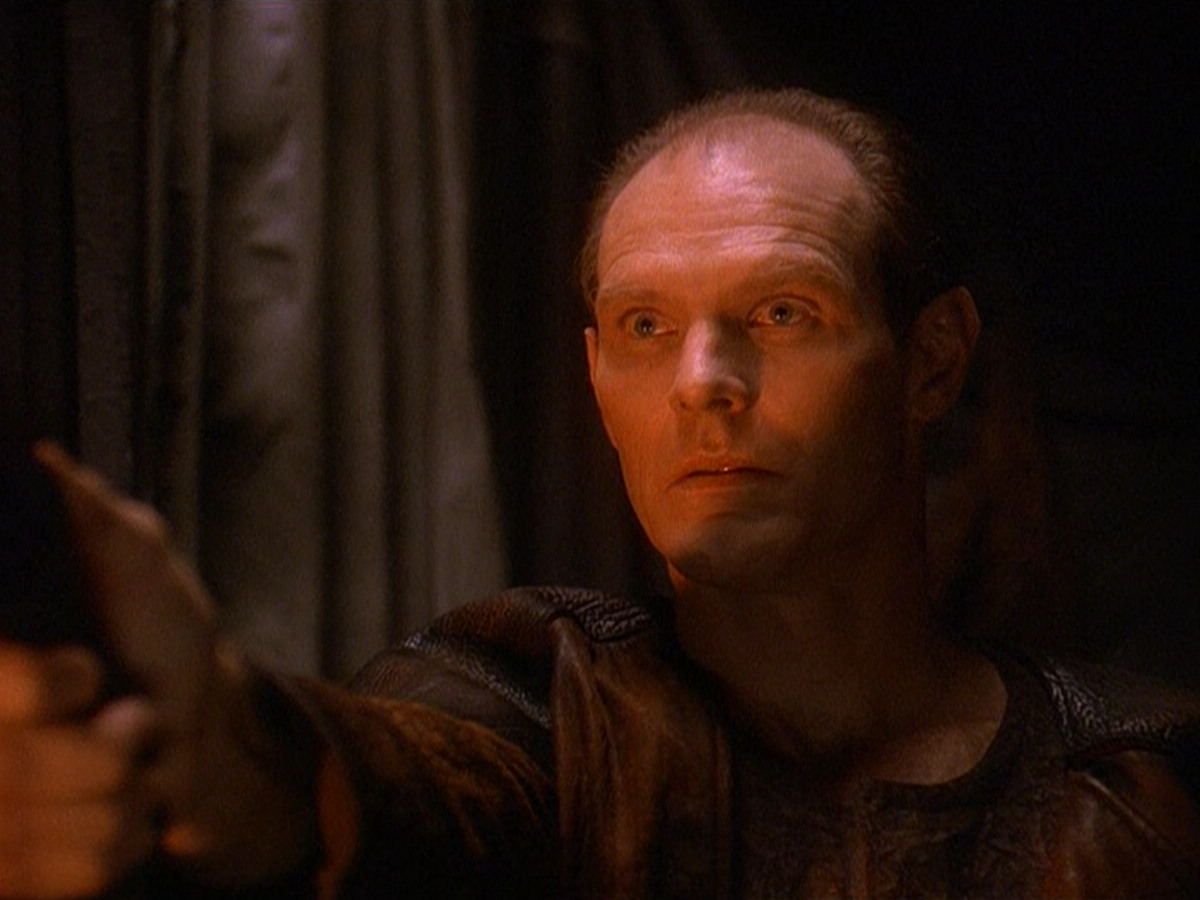 extant_StarTrek_DS9_5x13-ForTheUniform_00334.jpg