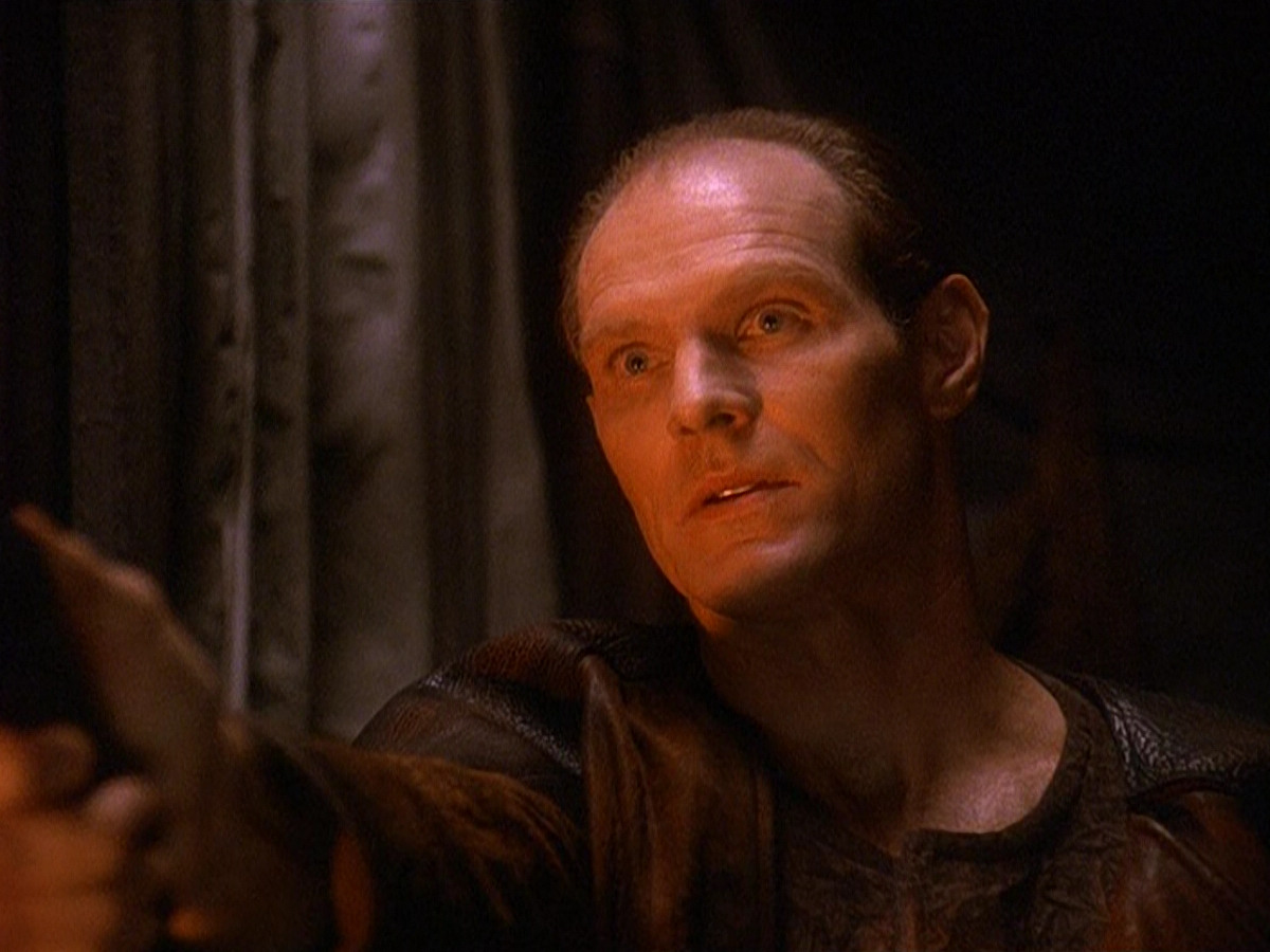 extant_StarTrek_DS9_5x13-ForTheUniform_00336.jpg