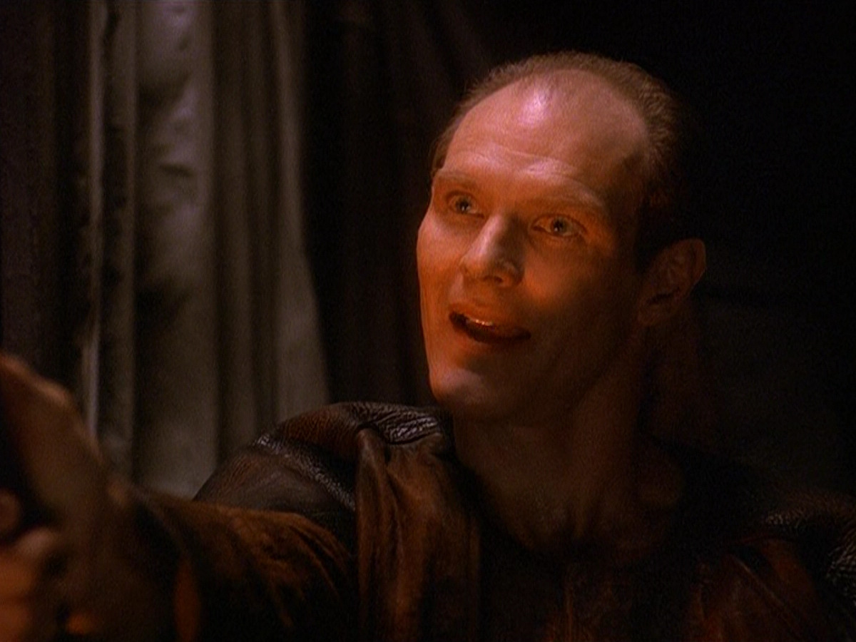 extant_StarTrek_DS9_5x13-ForTheUniform_00352.jpg