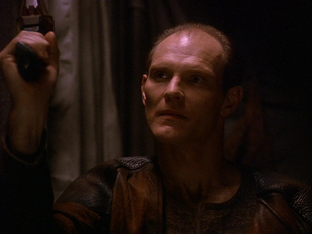 extant_StarTrek_DS9_5x13-ForTheUniform_00405.jpg