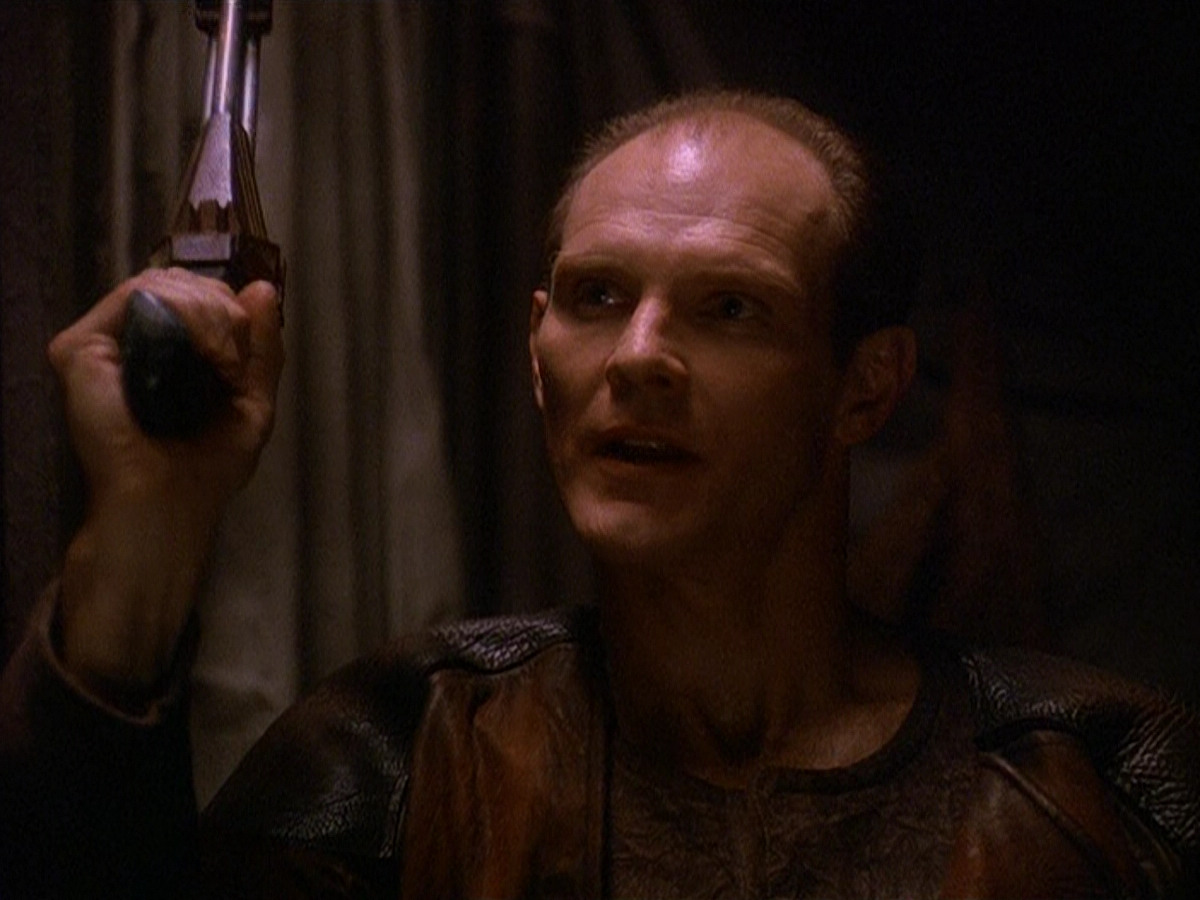 extant_StarTrek_DS9_5x13-ForTheUniform_00406.jpg