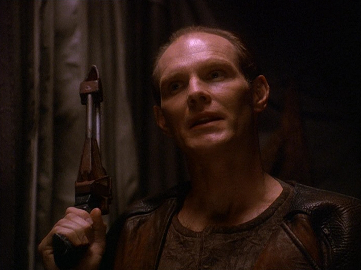 extant_StarTrek_DS9_5x13-ForTheUniform_00409.jpg