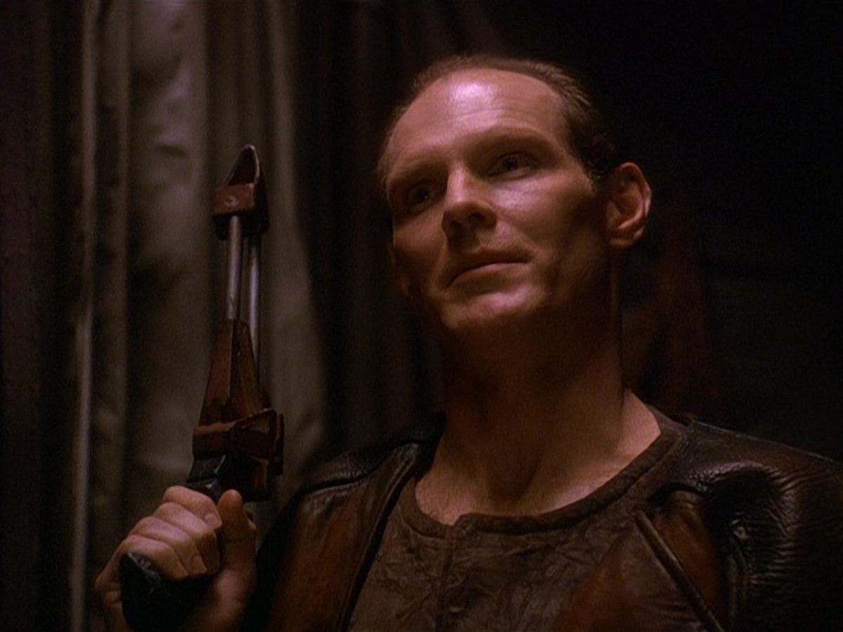 extant_StarTrek_DS9_5x13-ForTheUniform_00410.jpg