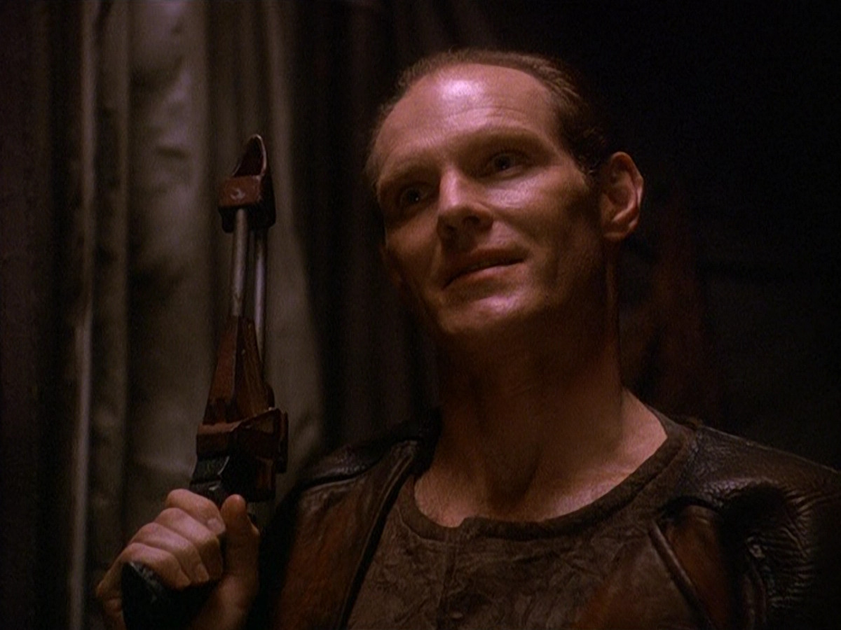 extant_StarTrek_DS9_5x13-ForTheUniform_00411.jpg