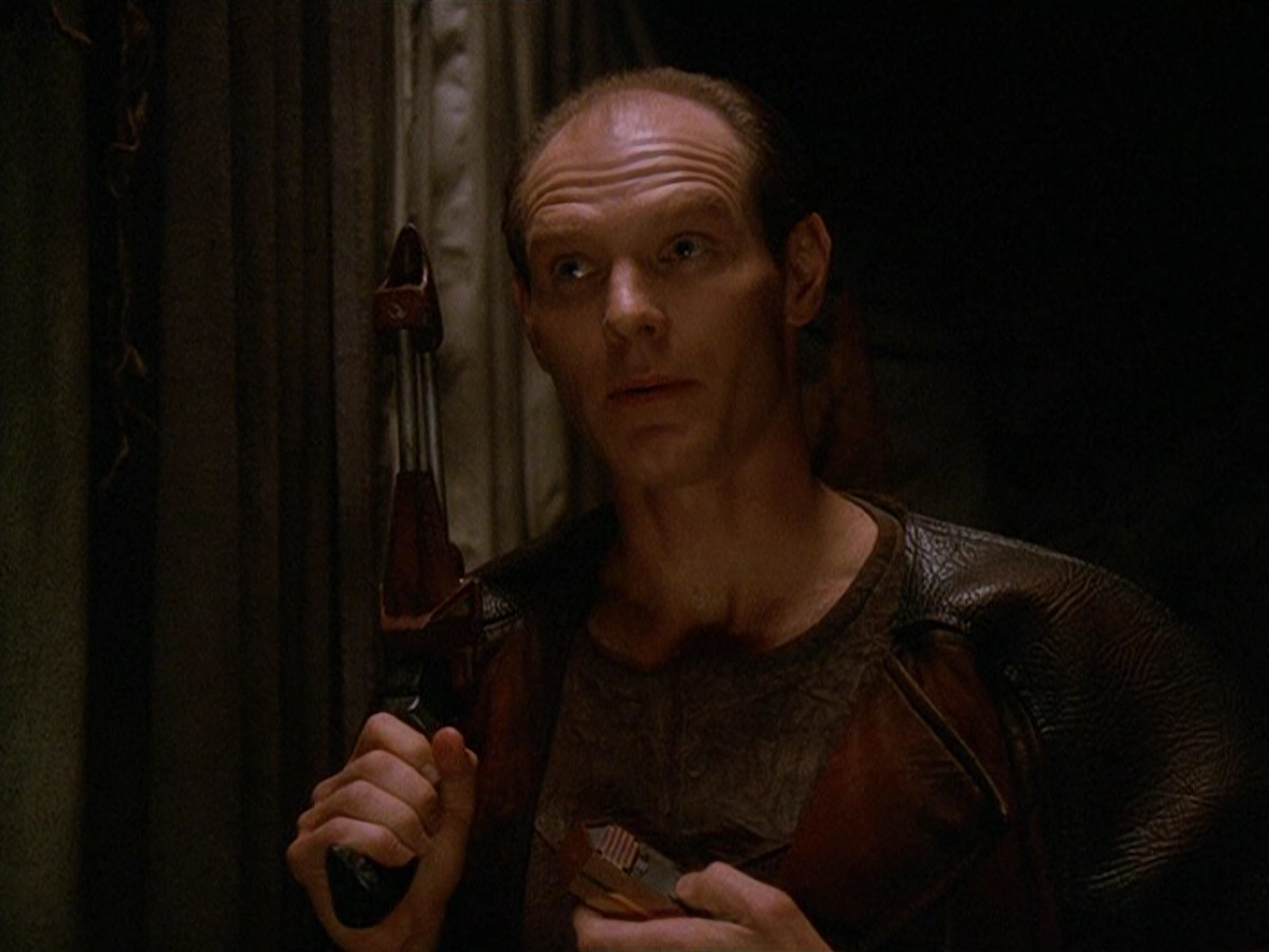 extant_StarTrek_DS9_5x13-ForTheUniform_00417.jpg