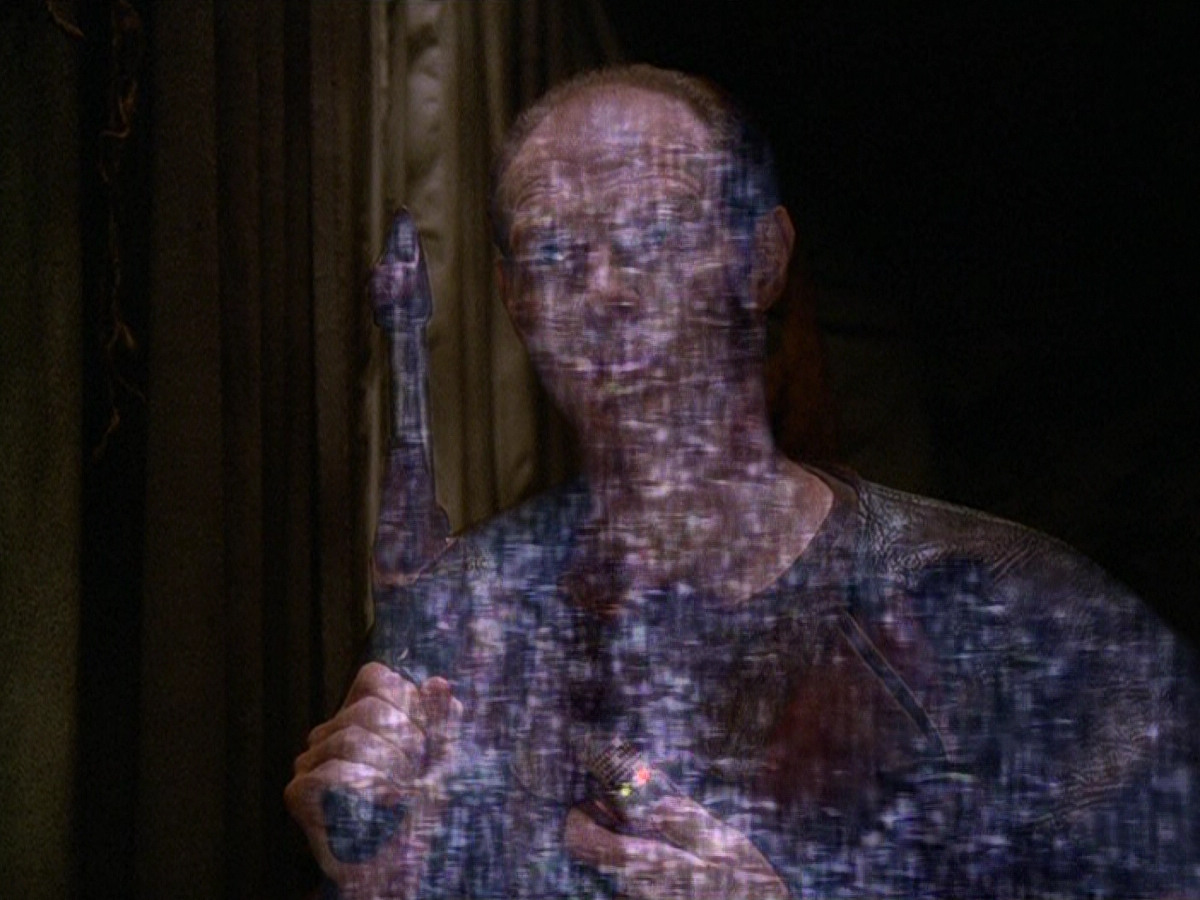 extant_StarTrek_DS9_5x13-ForTheUniform_00420.jpg