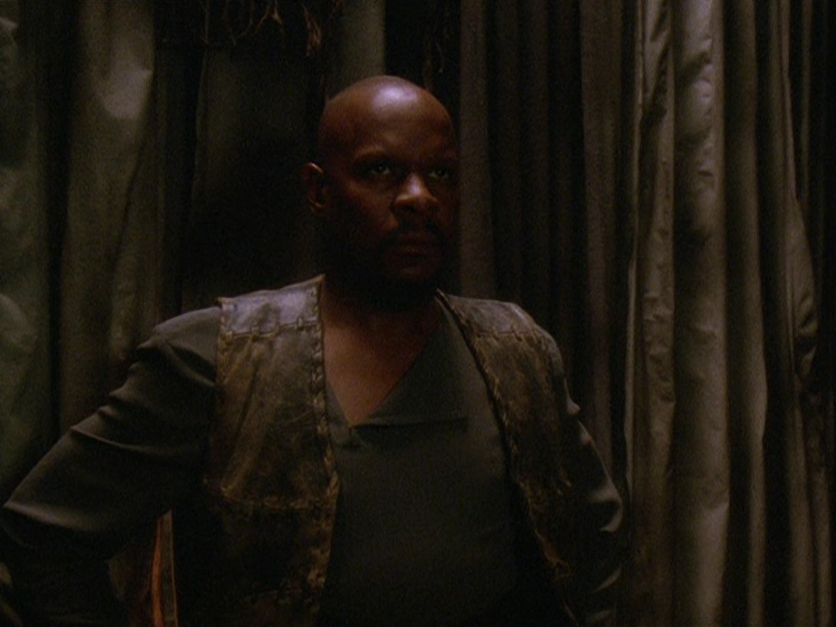 extant_StarTrek_DS9_5x13-ForTheUniform_00436.jpg