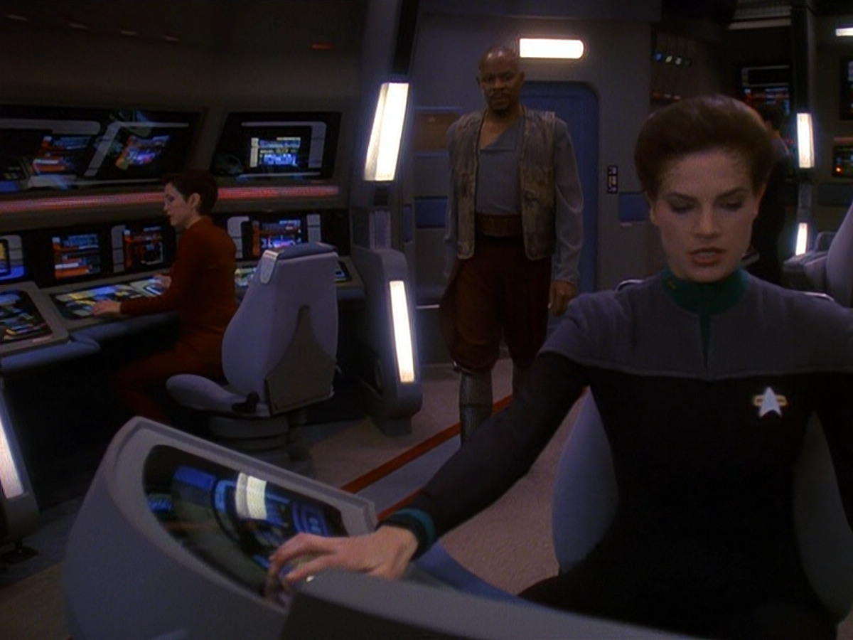 extant_StarTrek_DS9_5x13-ForTheUniform_00636.jpg