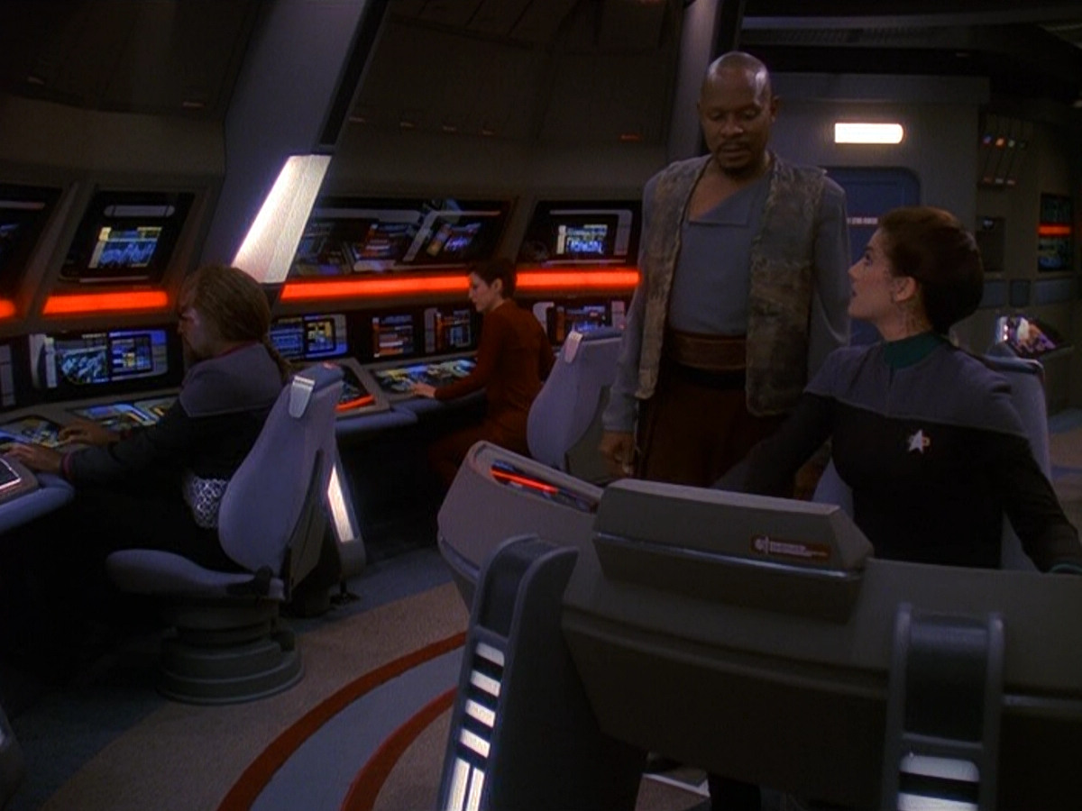 extant_StarTrek_DS9_5x13-ForTheUniform_00642.jpg