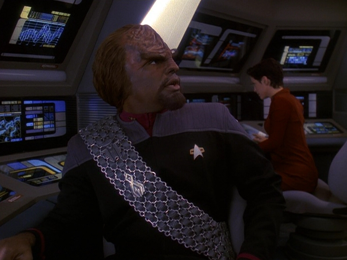 extant_StarTrek_DS9_5x13-ForTheUniform_00661.jpg