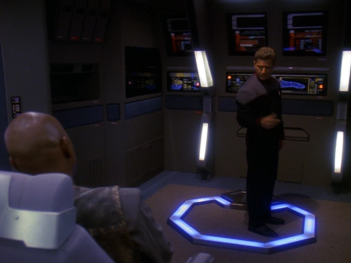 extant_StarTrek_DS9_5x13-ForTheUniform_00695.jpg