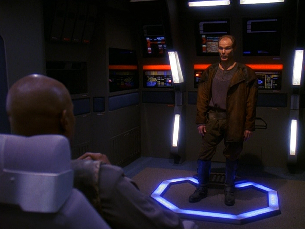extant_StarTrek_DS9_5x13-ForTheUniform_00860.jpg