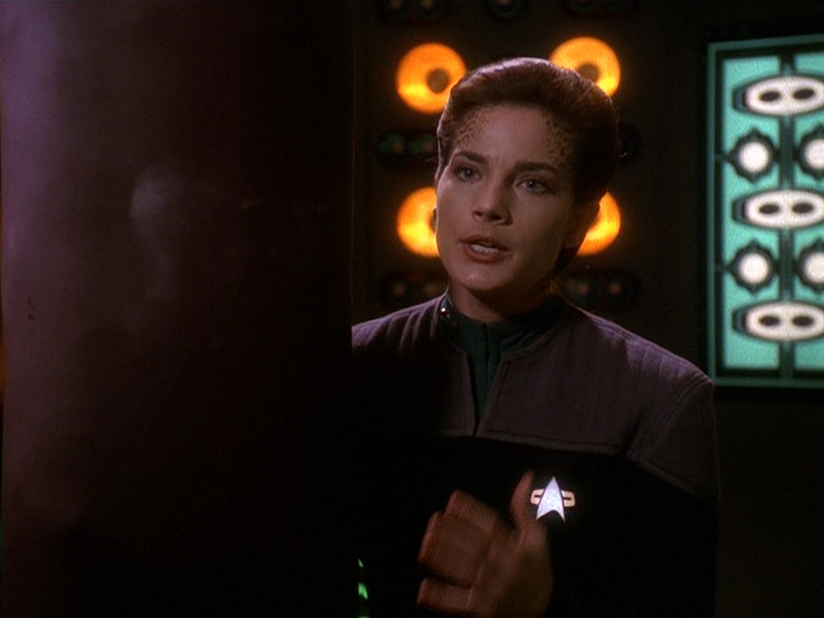 extant_StarTrek_DS9_5x13-ForTheUniform_01421.jpg