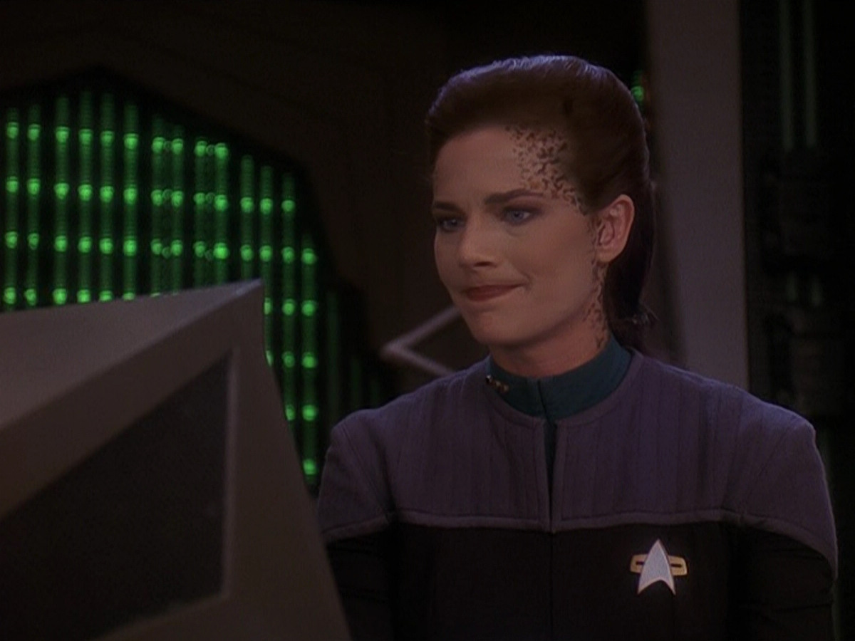 extant_StarTrek_DS9_5x13-ForTheUniform_01506.jpg