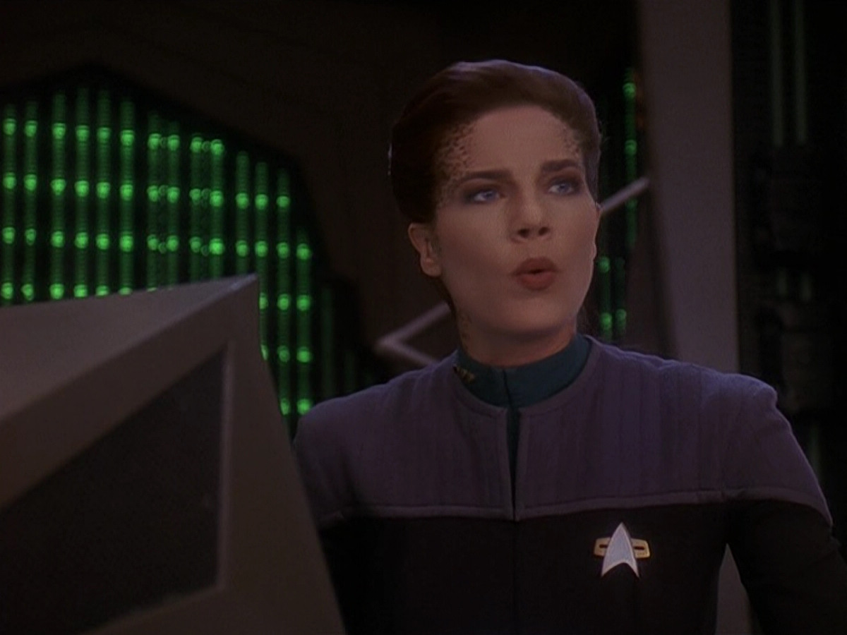 extant_StarTrek_DS9_5x13-ForTheUniform_01540.jpg