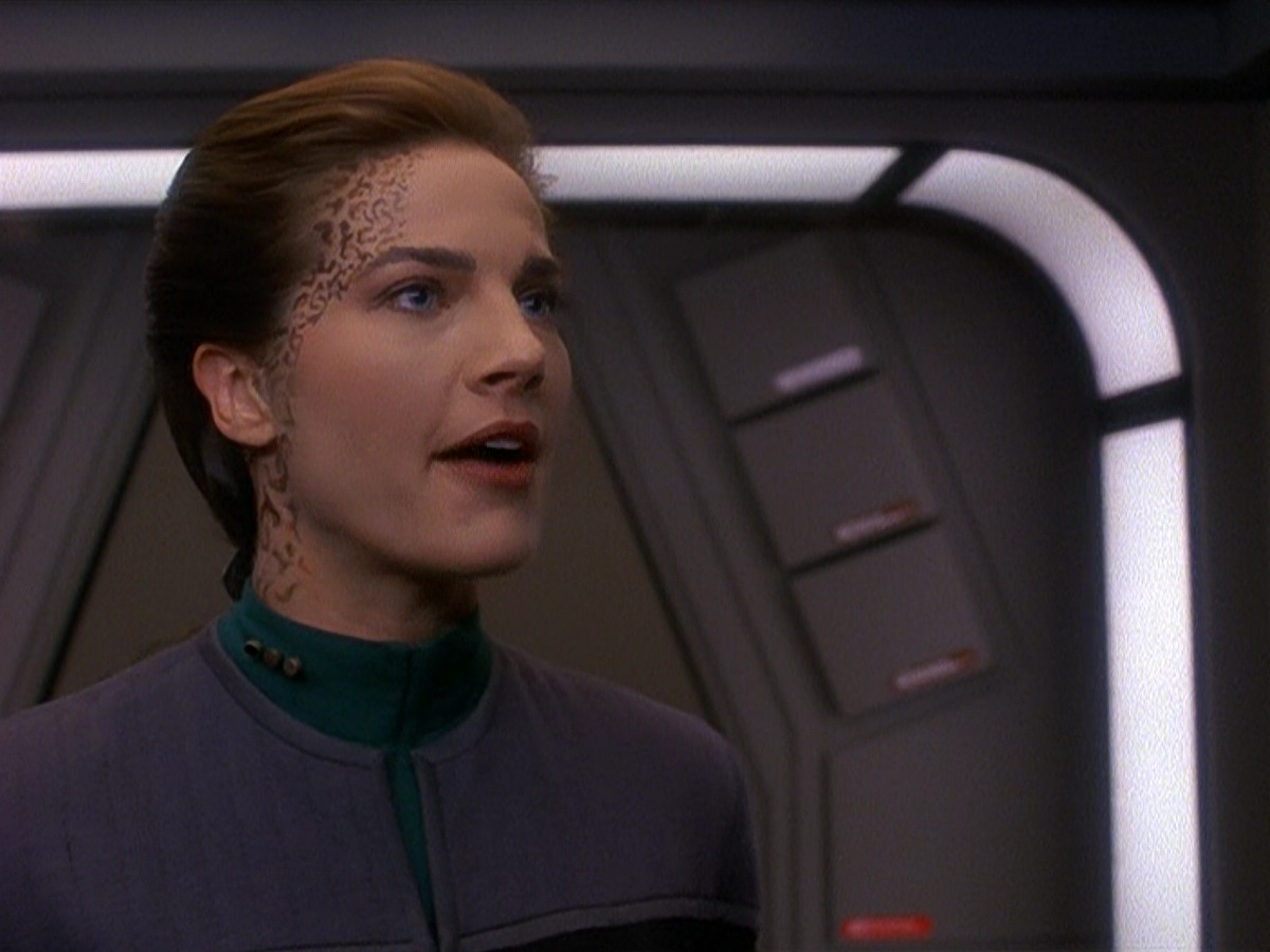 extant_StarTrek_DS9_5x13-ForTheUniform_01794.jpg