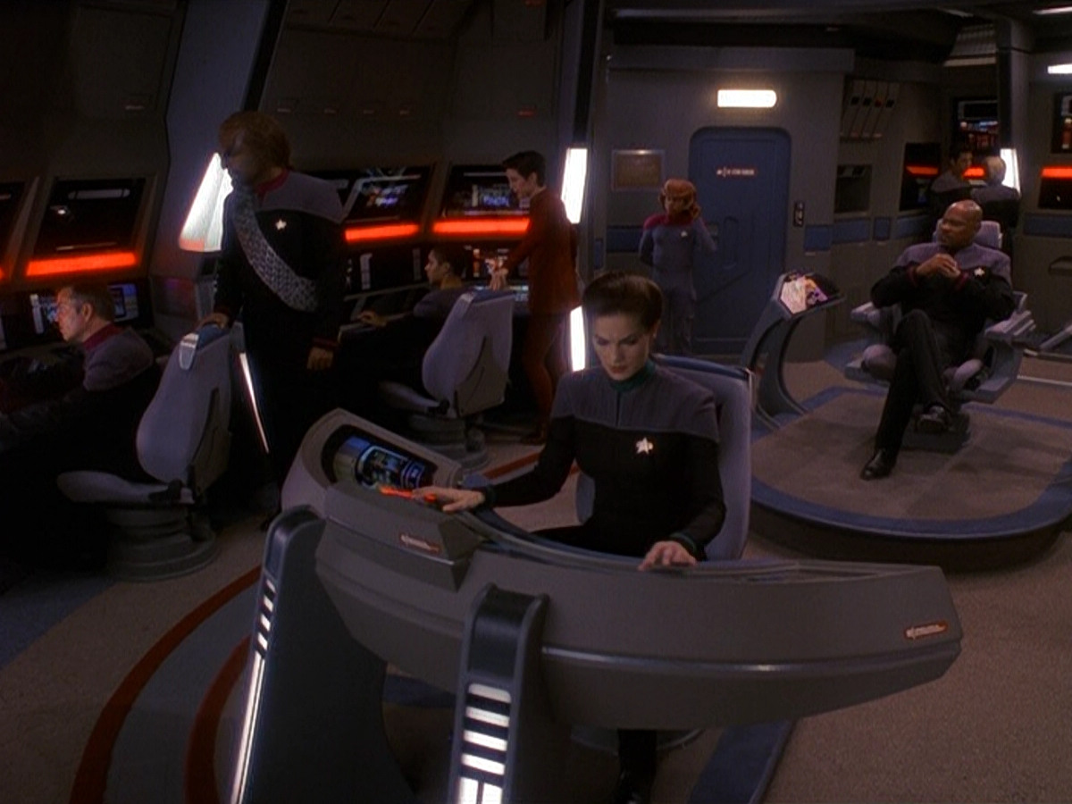 extant_StarTrek_DS9_5x13-ForTheUniform_02119.jpg