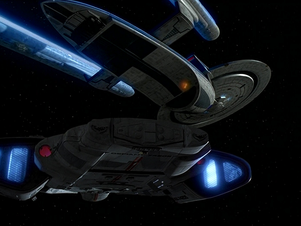 extant_StarTrek_DS9_5x13-ForTheUniform_02333.jpg