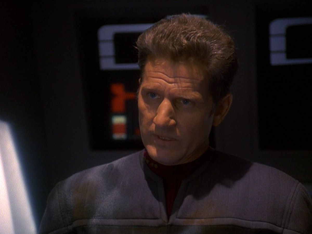 extant_StarTrek_DS9_5x13-ForTheUniform_02428.jpg
