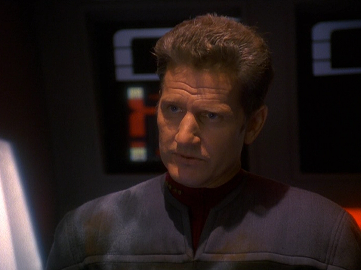 extant_StarTrek_DS9_5x13-ForTheUniform_02430.jpg