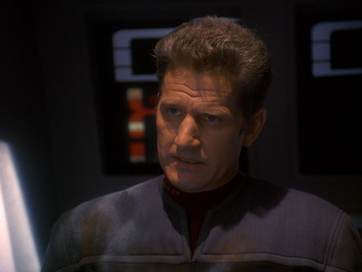 extant_StarTrek_DS9_5x13-ForTheUniform_02432.jpg