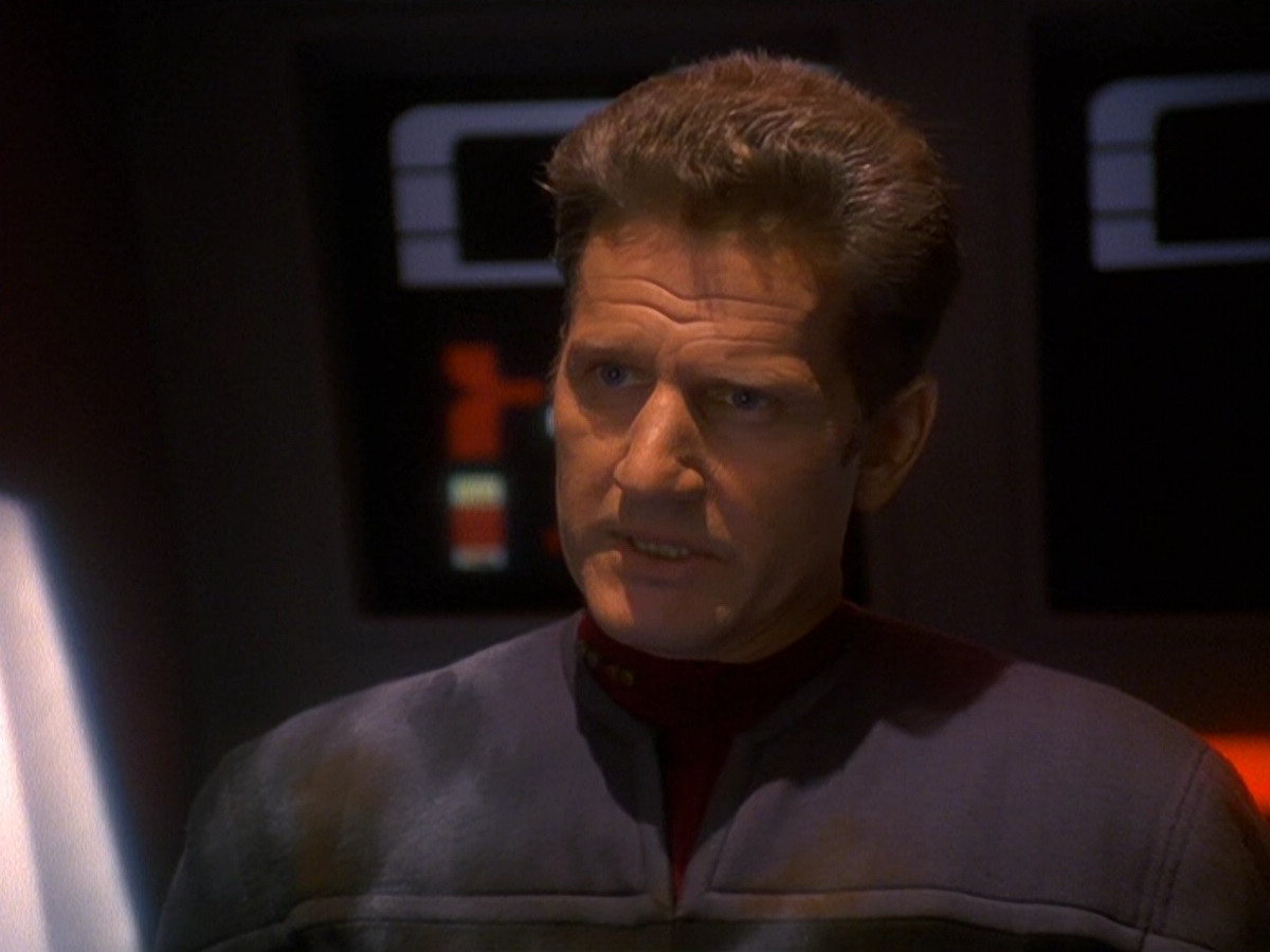 extant_StarTrek_DS9_5x13-ForTheUniform_02434.jpg