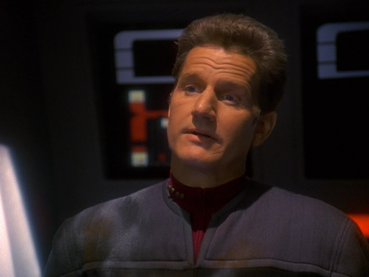 extant_StarTrek_DS9_5x13-ForTheUniform_02436.jpg
