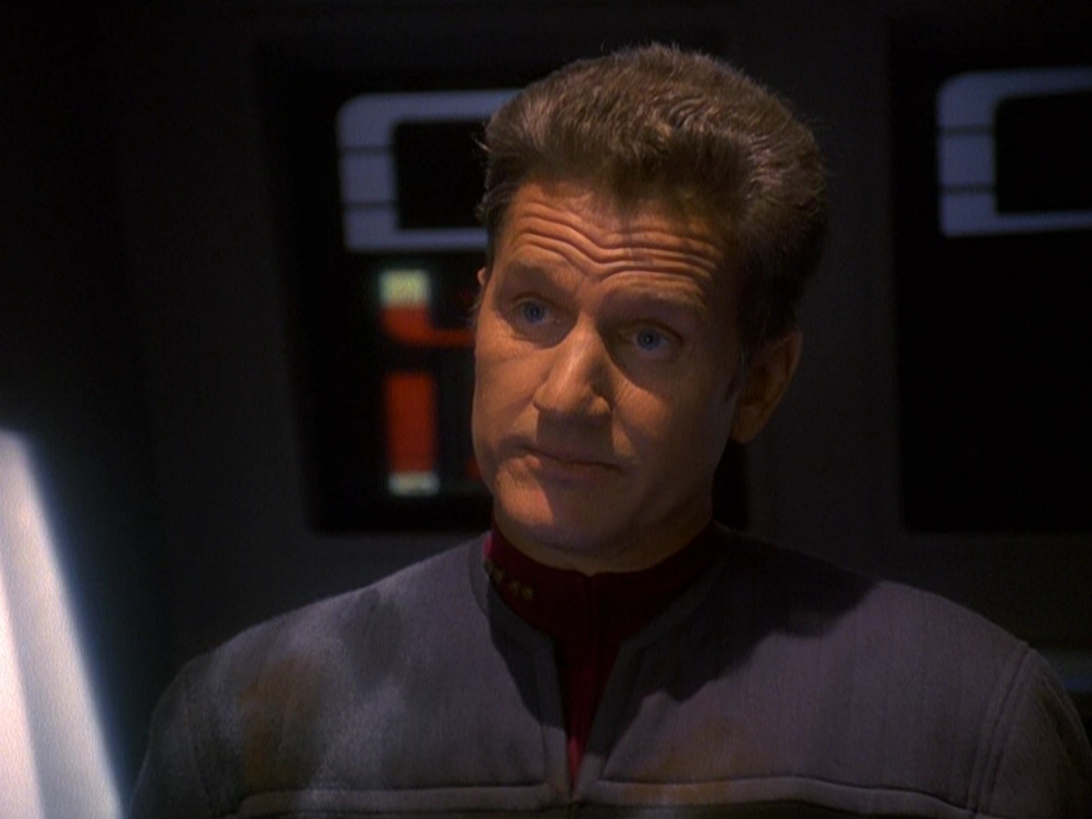 extant_StarTrek_DS9_5x13-ForTheUniform_02441.jpg