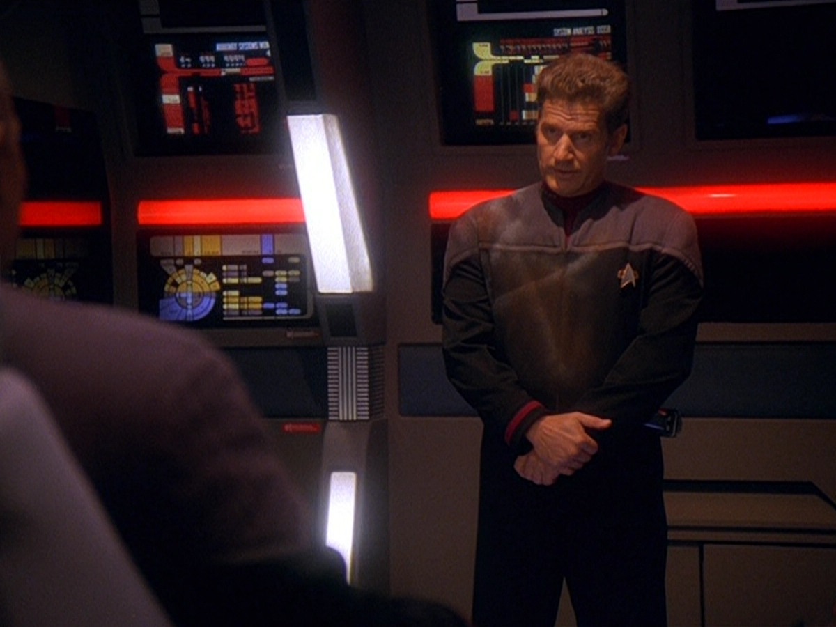 extant_StarTrek_DS9_5x13-ForTheUniform_02458.jpg