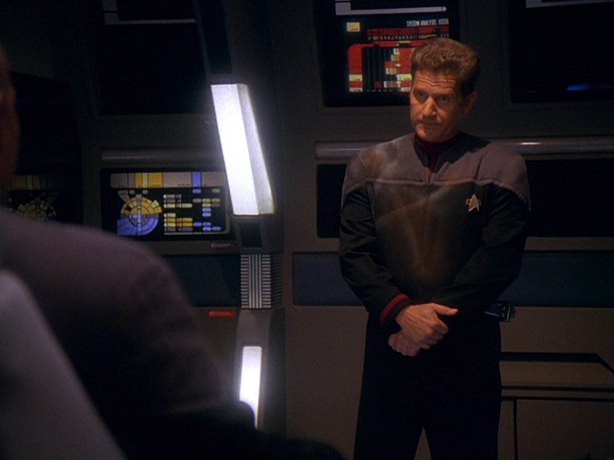 extant_StarTrek_DS9_5x13-ForTheUniform_02459.jpg