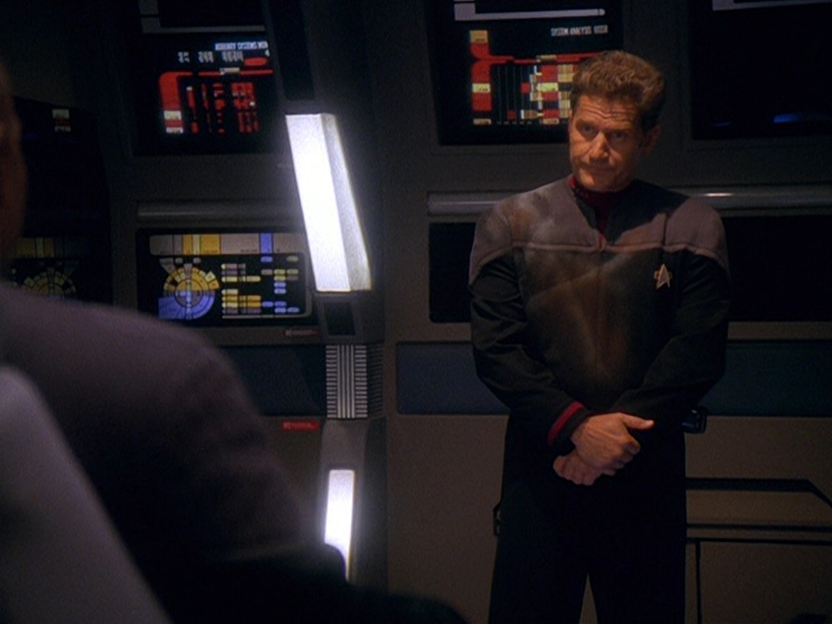extant_StarTrek_DS9_5x13-ForTheUniform_02460.jpg