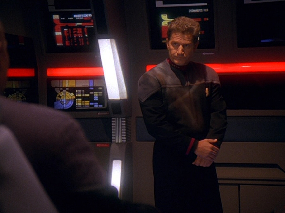 extant_StarTrek_DS9_5x13-ForTheUniform_02461.jpg