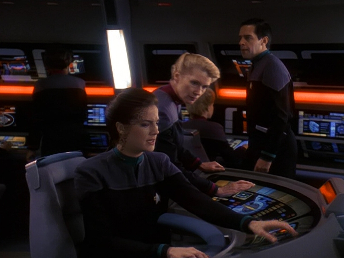 extant_StarTrek_DS9_5x13-ForTheUniform_02486.jpg
