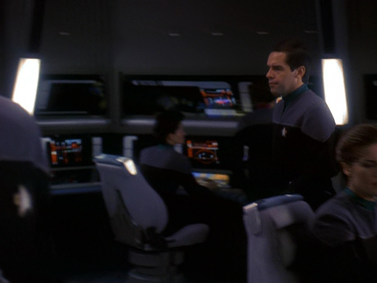 extant_StarTrek_DS9_5x13-ForTheUniform_02488.jpg