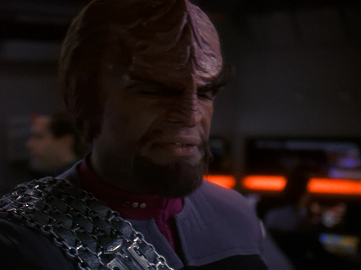 extant_StarTrek_DS9_5x13-ForTheUniform_02490.jpg