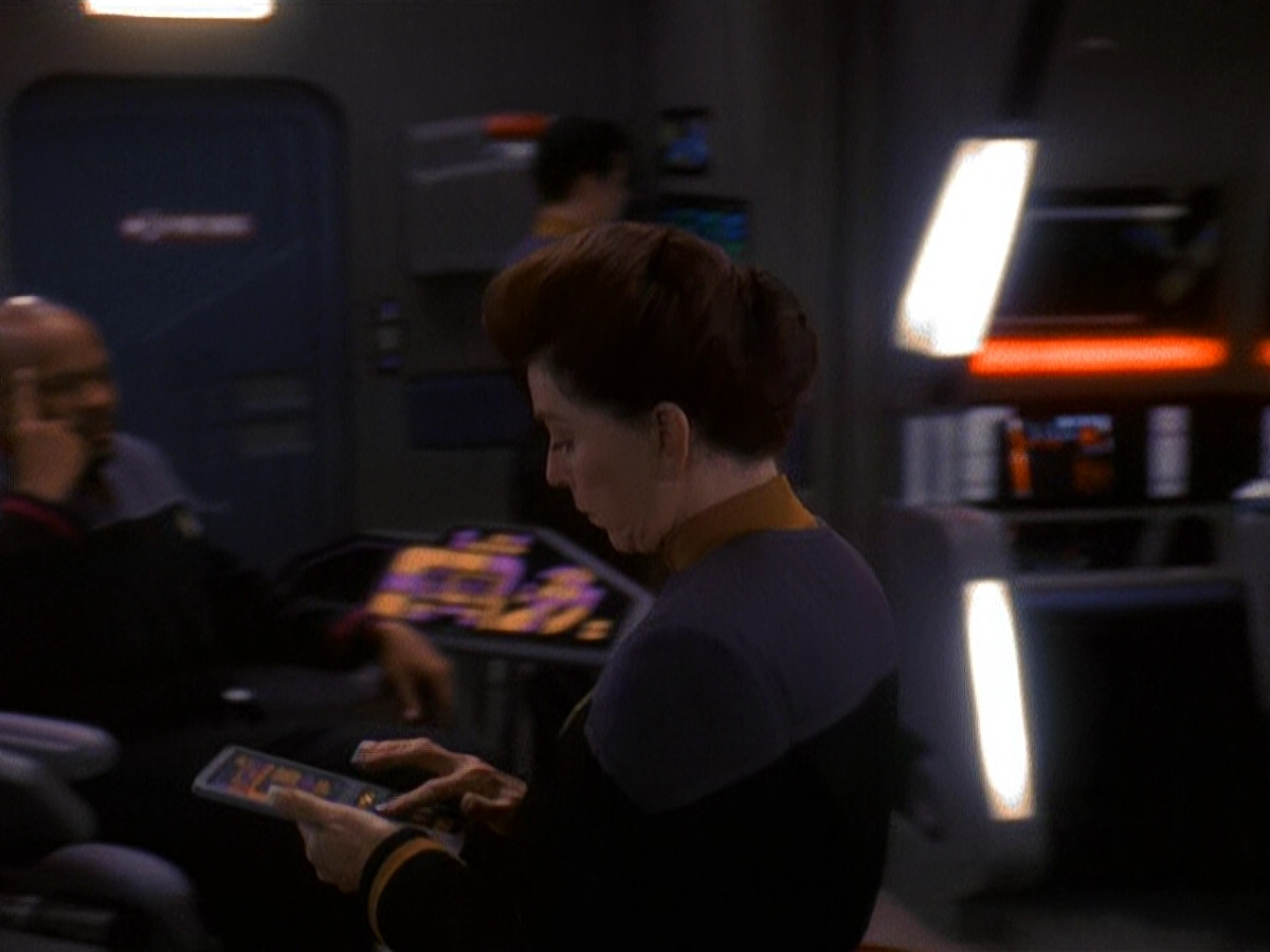 extant_StarTrek_DS9_5x13-ForTheUniform_02494.jpg