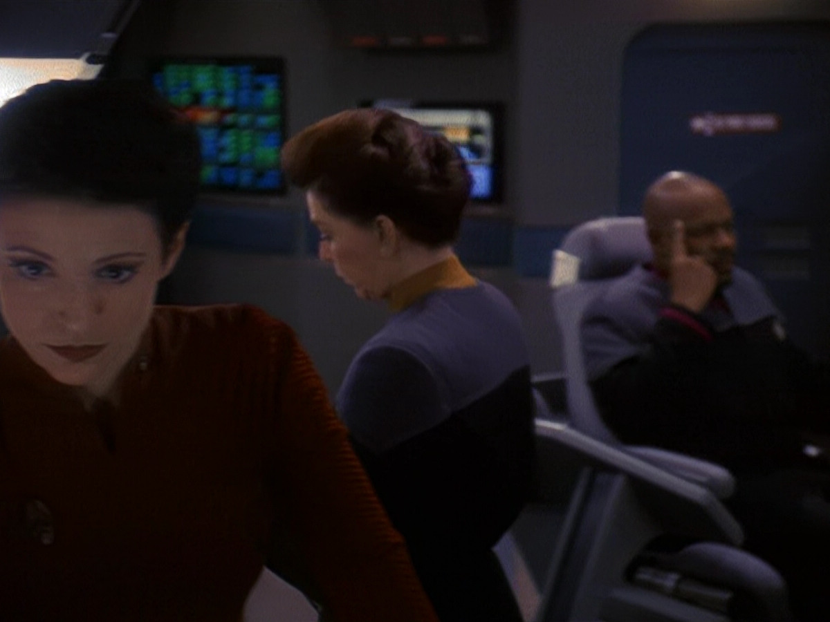 extant_StarTrek_DS9_5x13-ForTheUniform_02496.jpg