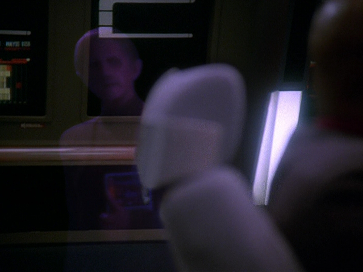 extant_StarTrek_DS9_5x13-ForTheUniform_02502.jpg