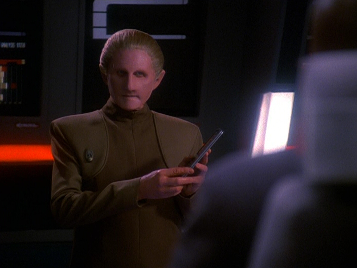 extant_StarTrek_DS9_5x13-ForTheUniform_02531.jpg