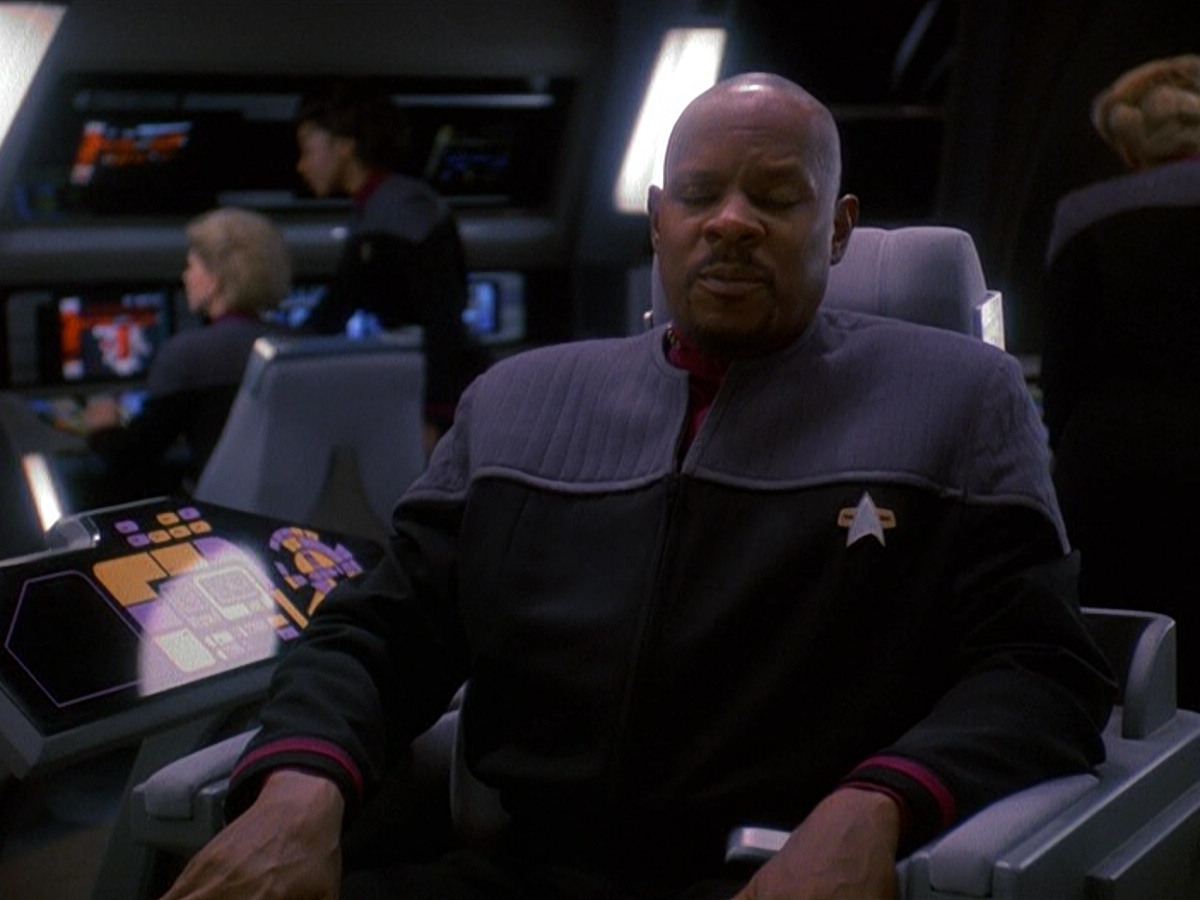 extant_StarTrek_DS9_5x13-ForTheUniform_02534.jpg