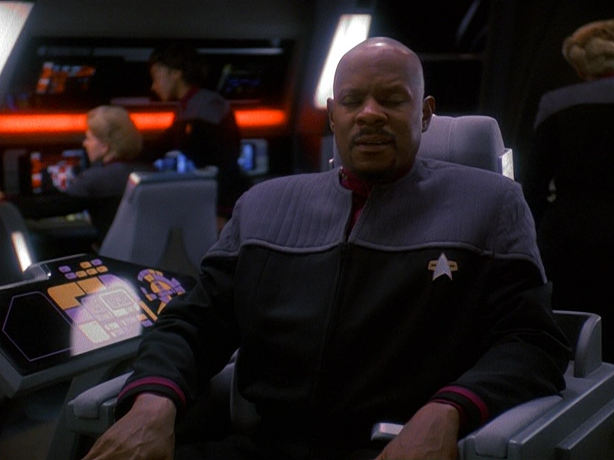 extant_StarTrek_DS9_5x13-ForTheUniform_02535.jpg