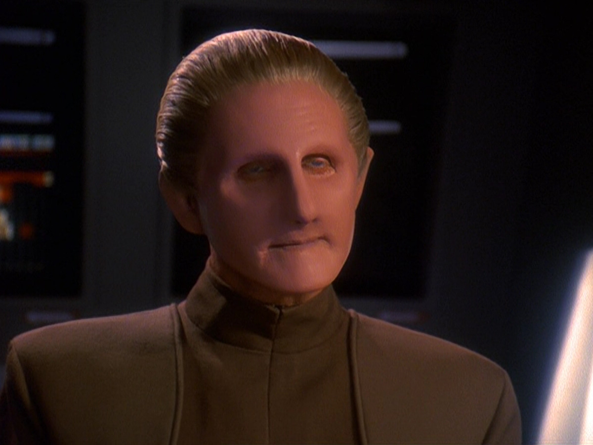 extant_StarTrek_DS9_5x13-ForTheUniform_02556.jpg