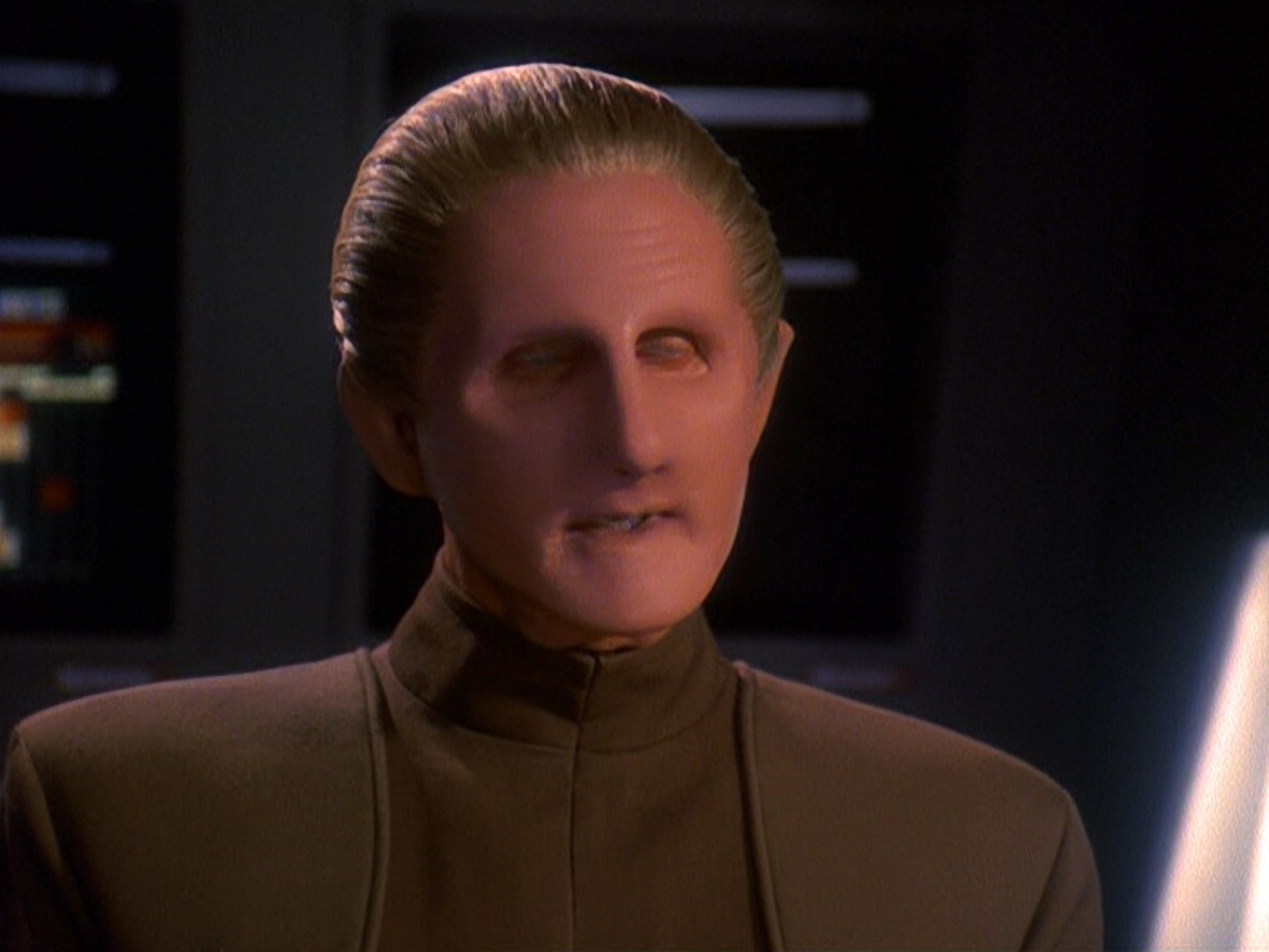 extant_StarTrek_DS9_5x13-ForTheUniform_02564.jpg