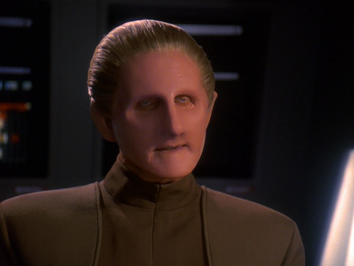 extant_StarTrek_DS9_5x13-ForTheUniform_02572.jpg