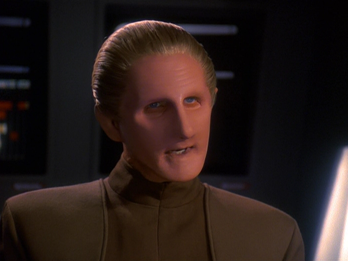 extant_StarTrek_DS9_5x13-ForTheUniform_02579.jpg